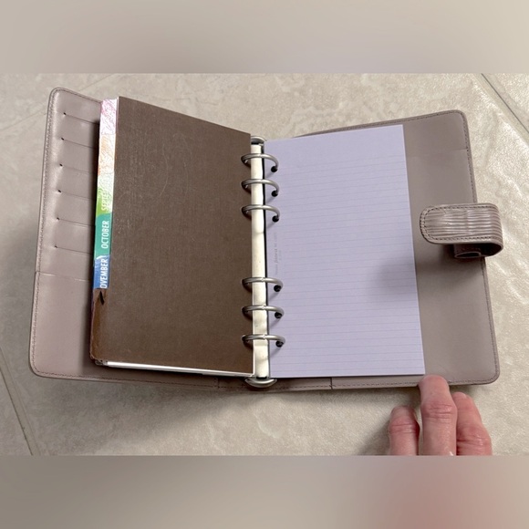 LOUIS VUITTON EPI LEATHER “FILLED” MEDIUM MM AGENDA (LAVENDER) - Picture 7 of 15